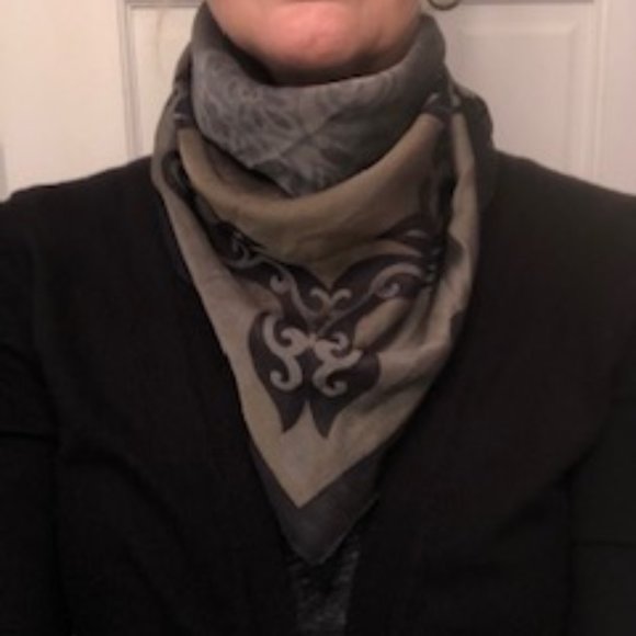 Beautiful large square multi-patterned printed chiffon scarf - Picture 5 of 14